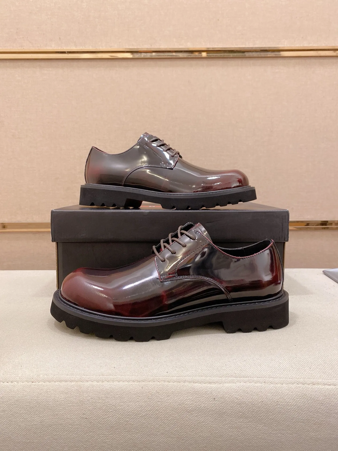 Factory price 640💰 🍁🍁High version High-quality new PRADA (Prada) counters are launched simultaneously, new men's shoes, 😘fabrics are selected from imported lacquered first-layer cowhide, and imported cowhide lining. 👍🏿 High-end ☄️ air-cushion molded anti-slip rubber outsole, exquisite lines, simple and elegant, comfortable and high-end for leisure travel. Code number: 38 to 45